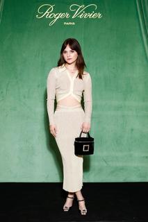 Emilia Jones feet photo thumbnail