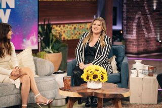 Emilia Jones feet photo thumbnail