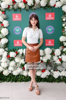 Emilia Jones feet photo thumbnail