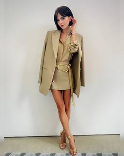 Emilia Jones feet photo thumbnail