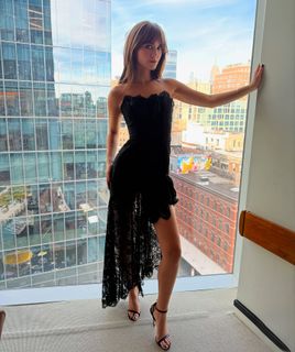 Emilia Jones feet photo thumbnail