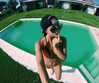 Emilia Mernes feet photo thumbnail