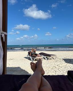 Emilia Mernes feet photo thumbnail