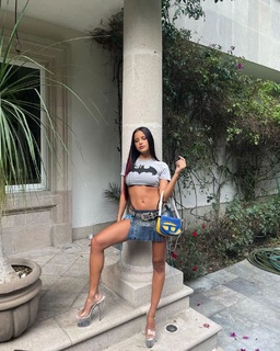 Emilia Mernes feet photo thumbnail