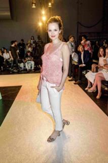 Emilia Schüle feet photo thumbnail