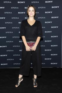 Emilia Schüle feet photo thumbnail