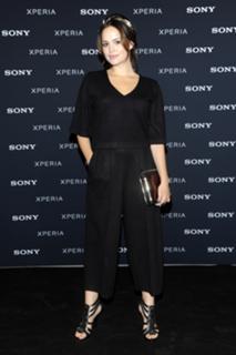 Emilia Schüle feet photo thumbnail