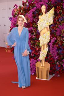 Emilia Schüle feet photo thumbnail