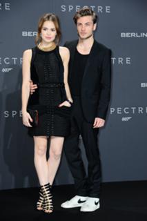 Emilia Schüle feet photo thumbnail