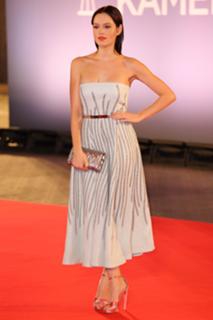 Emilia Schüle feet photo thumbnail