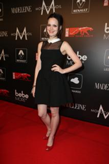 Emilia Schüle feet photo thumbnail