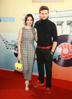 Emilia Schüle feet photo thumbnail