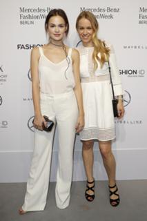 Emilia Schüle feet photo thumbnail