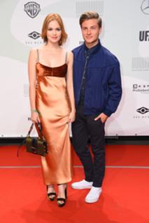 Emilia Schüle feet photo thumbnail