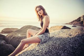 Emilia Schüle feet photo thumbnail