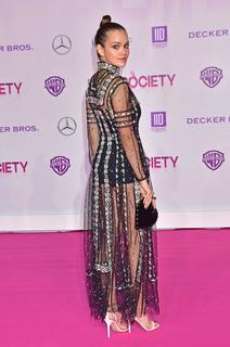 Emilia Schüle feet photo thumbnail