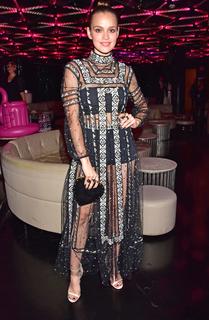 Emilia Schüle feet photo thumbnail