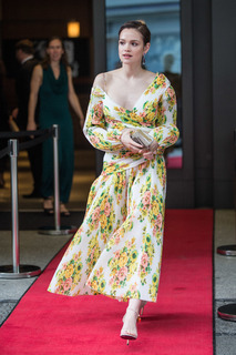 Emilia Schüle feet photo thumbnail