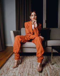 Emilia Schüle feet photo thumbnail