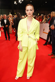 Emilia Schüle feet photo thumbnail