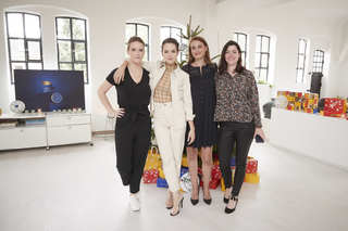 Emilia Schüle feet photo thumbnail