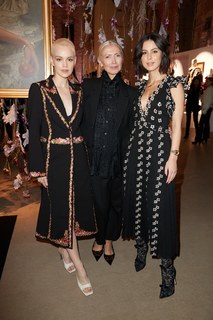 Emilia Schüle feet photo thumbnail