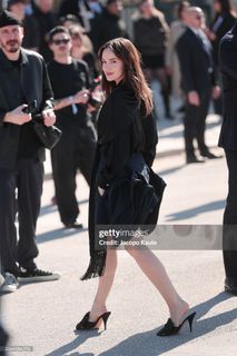 Emilia Schüle feet photo 6