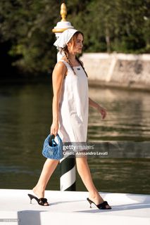 Emilia Schüle feet photo 10