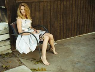 Emilie de Ravin feet photo thumbnail