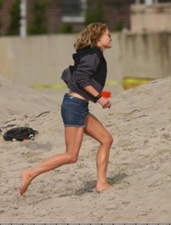 Emilie de Ravin feet photo thumbnail