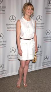 Emilie de Ravin feet photo thumbnail