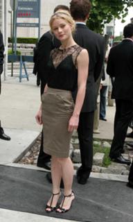 Emilie de Ravin feet photo thumbnail