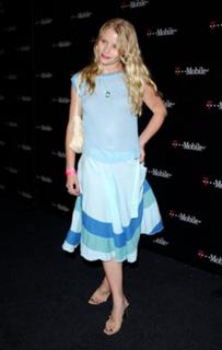 Emilie de Ravin feet photo thumbnail