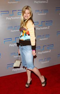 Emilie de Ravin feet photo thumbnail