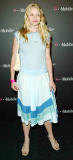 Emilie de Ravin feet photo thumbnail