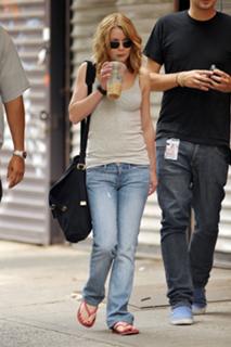 Emilie de Ravin feet photo thumbnail