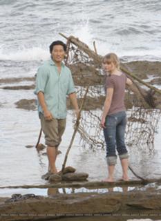Emilie de Ravin feet photo thumbnail