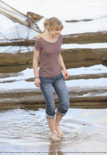 Emilie de Ravin feet photo thumbnail