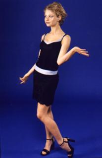 Emilie de Ravin feet photo thumbnail