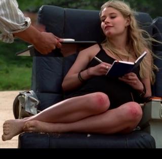 Emilie de Ravin feet photo thumbnail