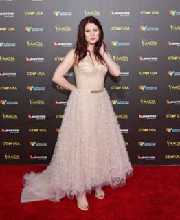 Emilie de Ravin feet photo thumbnail