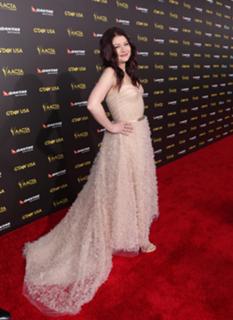 Emilie de Ravin feet photo thumbnail