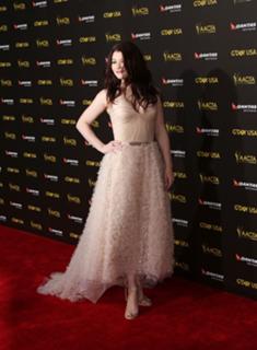 Emilie de Ravin feet photo thumbnail