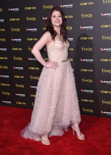 Emilie de Ravin feet photo thumbnail