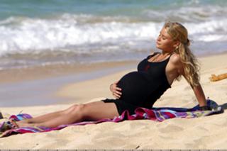 Emilie de Ravin feet photo thumbnail