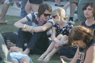 Emilie de Ravin feet photo thumbnail
