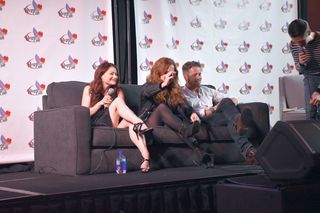 Emilie de Ravin feet photo thumbnail
