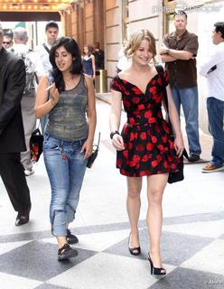 Emilie de Ravin feet photo thumbnail