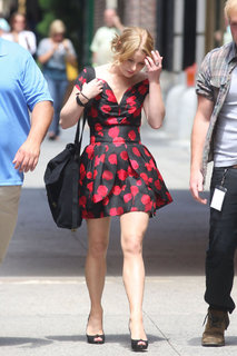 Emilie de Ravin feet photo thumbnail