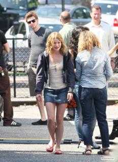 Emilie de Ravin feet photo thumbnail
